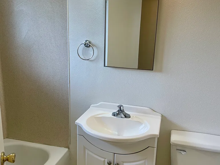 2458 Longwood Dr #4 — Photo 4