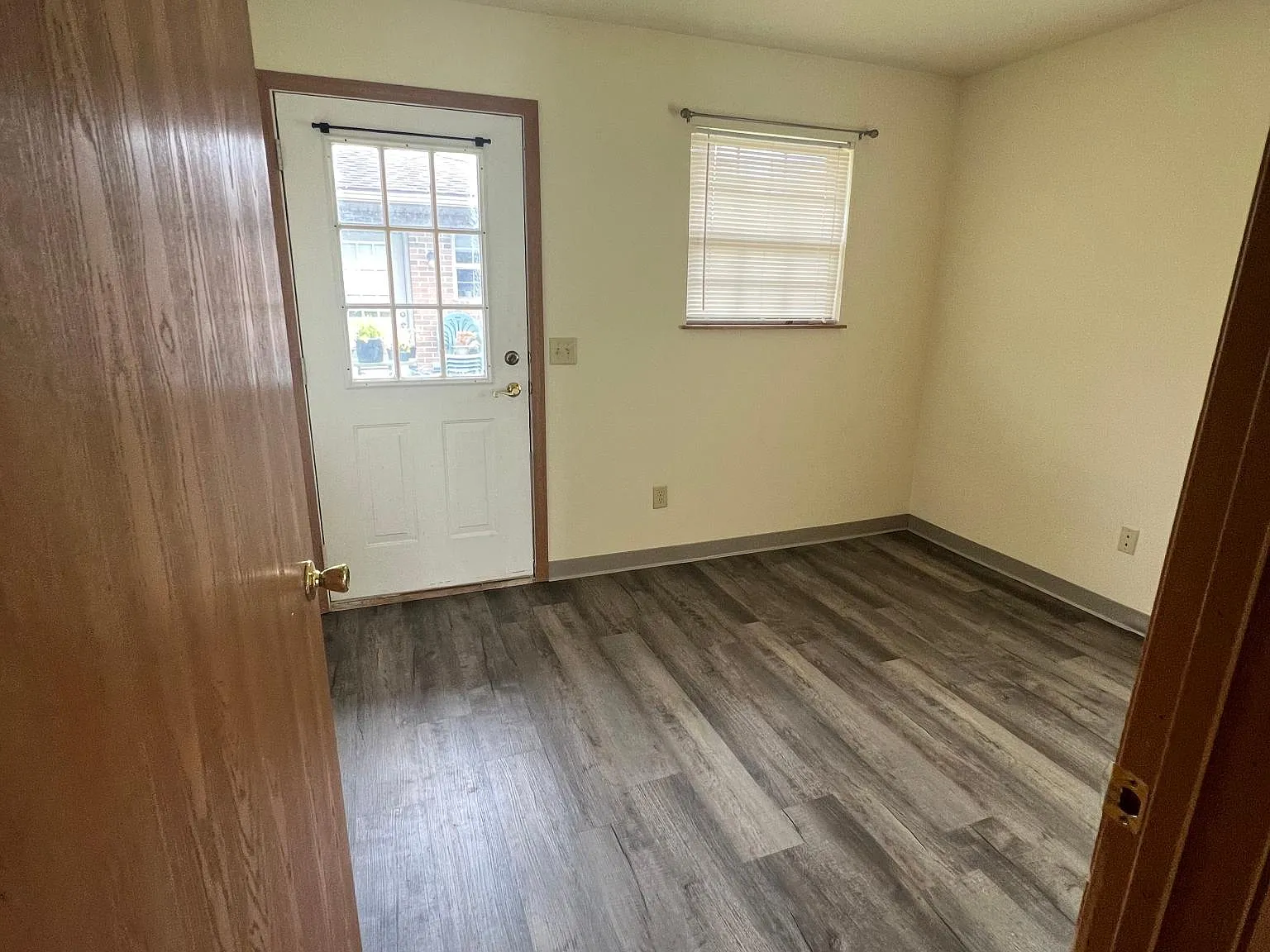 3 bed, 1000 sqft, $1,180 — Photo 2