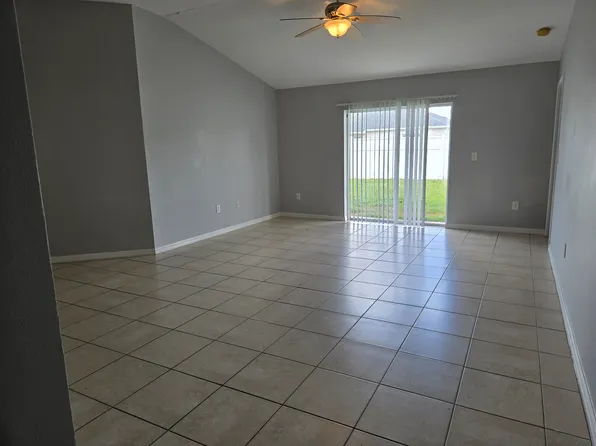 12006 Hampshire Field Ct, Riverview, FL 33579
