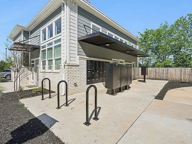 Central Terrace Apartments — Photo 23