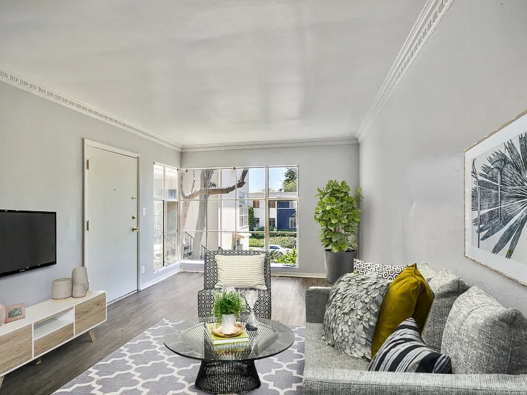 Levering Apartments — Photo 39