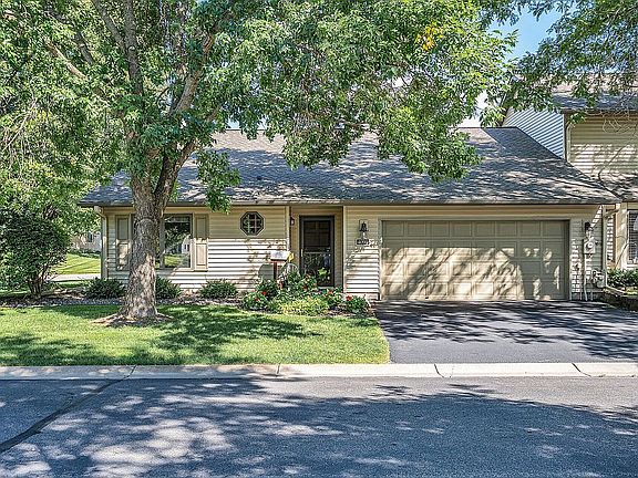 3rd image of 4090 Terraceview Ln N