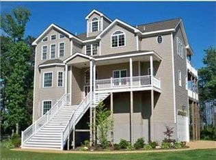 190 Hall Rd, Hampton, VA 23664