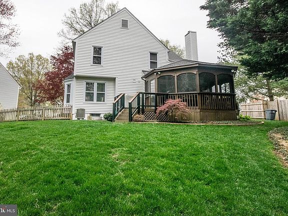 Very well maintained fenced yard.