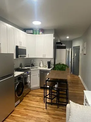 Rented by Salon Realty Corp | media 12