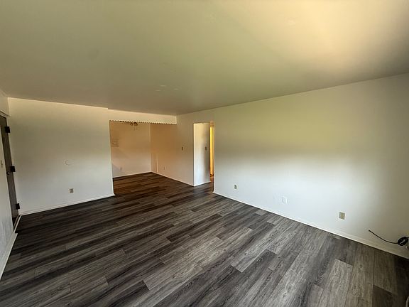 3rd image of 2075 Triumph Dr APT 21