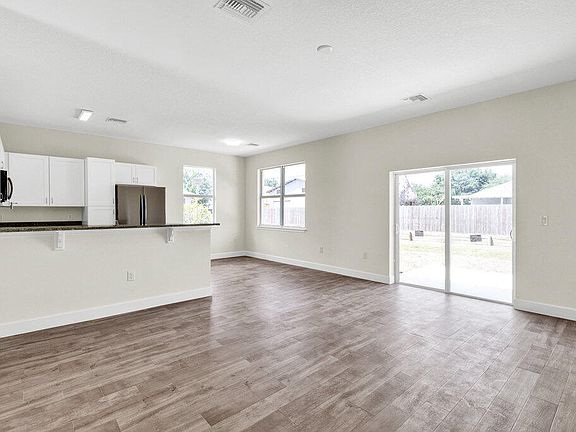 5th image of 8155 103rd Avenue