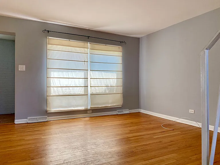 1056 Des Plaines Ave — Photo 11