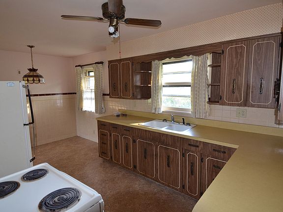 4th image of 914 Cornell St