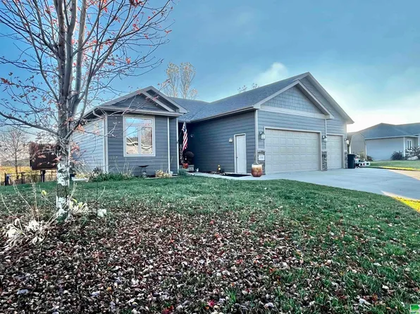 1508 Jack Nicklaus Dr, Elk Point, SD 57025