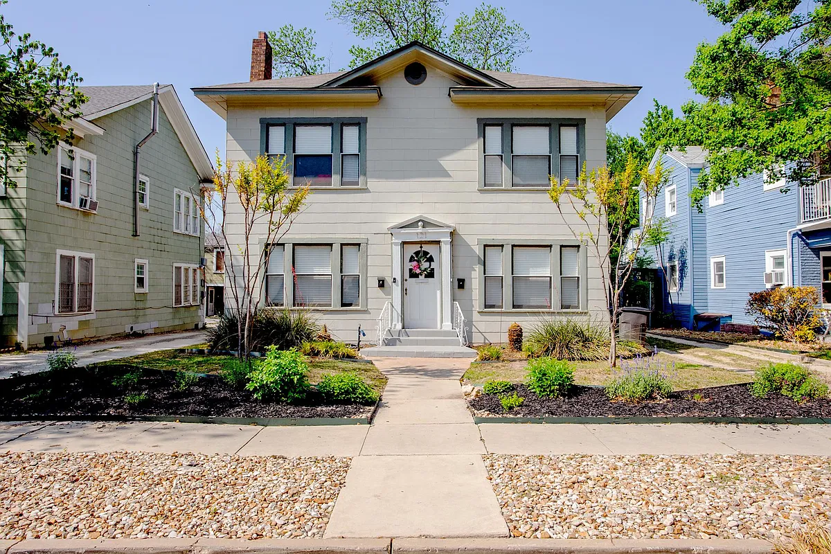 Building Photo - 121 E Norwood Ct #1