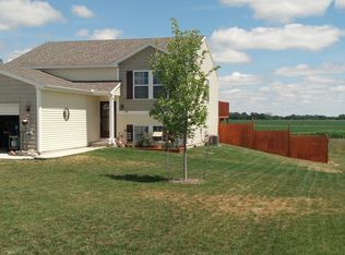 199 Lake Ridge Dr, Mason, MI 48854