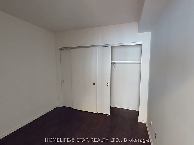 1 Bloor St E #4407 — Photo 8