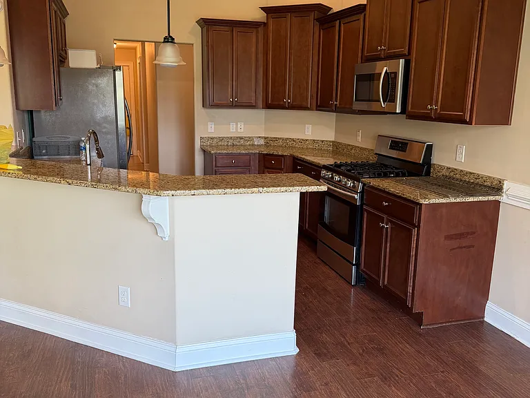 655 Uniola Dr — Photo 13