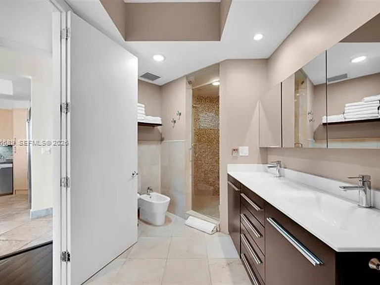 100 S Pointe Dr #801 — Photo 47
