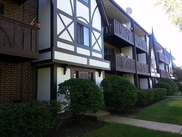 2nd image of 5 Crestview Ln Unit 8