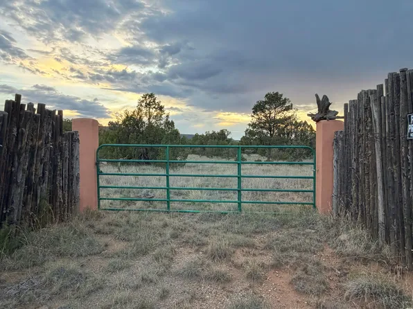 19 Rocky Blfs, Ilfeld, NM 87538