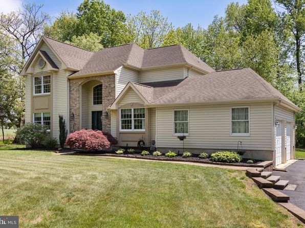 157 W Wolfert Station Rd, Mickleton, NJ 08056