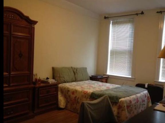 4th image of 2352 31st Ave