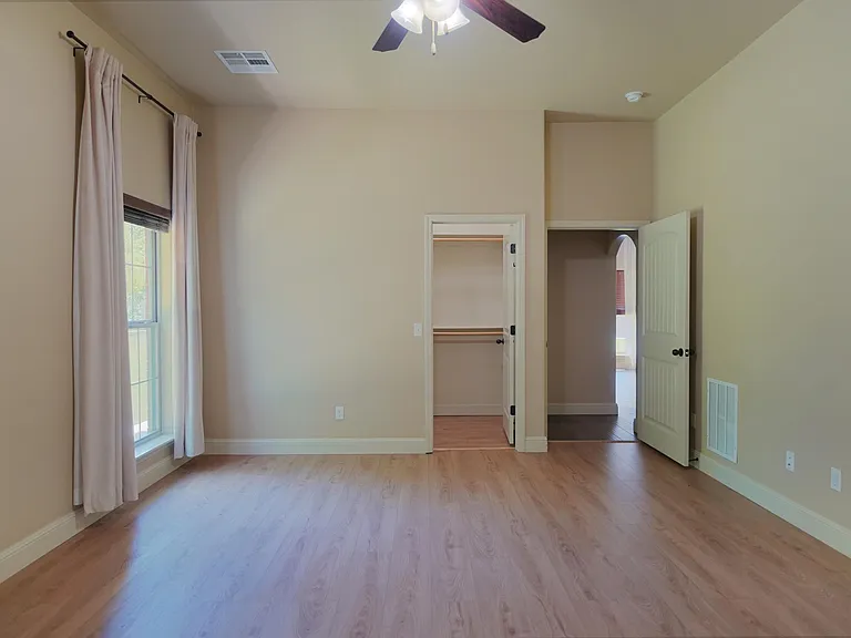 1021 Chesterfield Dr — Photo 12