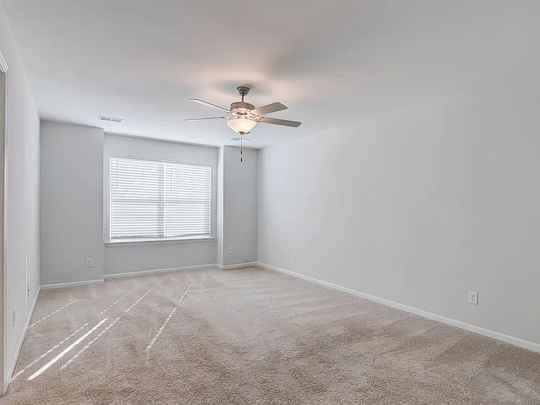 416 Sandfarm Trl — Photo 32