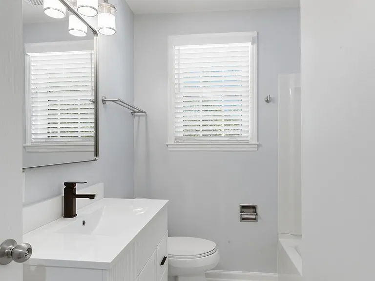 340 Lynn Dr — Photo 8