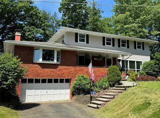 7 Exeter Dr, Endicott, NY 13760