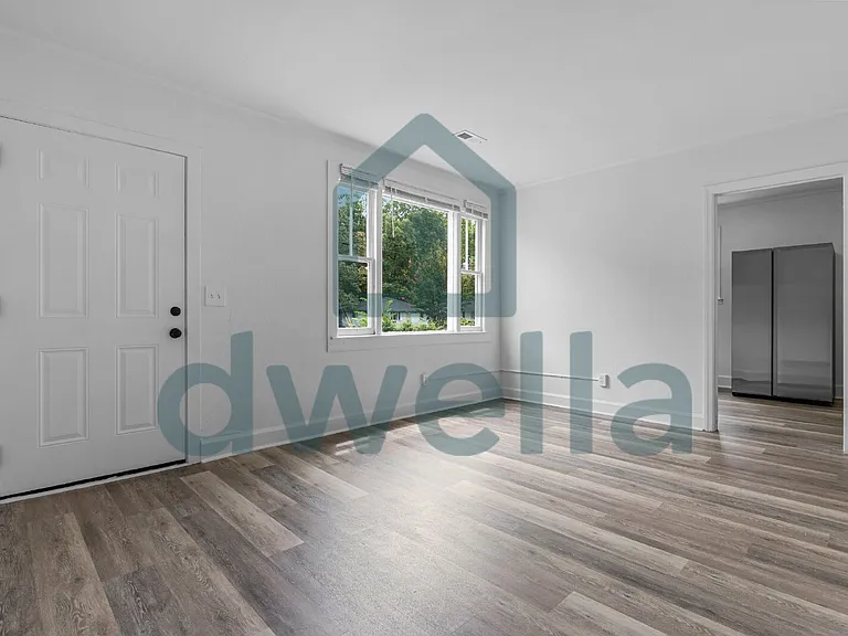 451 Loring Dr — Photo 8