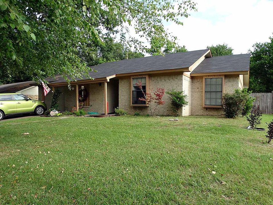 1st image of 704 Southoak Dr