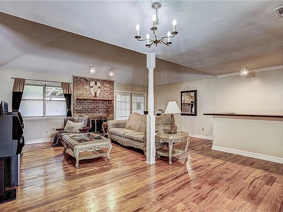 4th image of 304 Longview Dr