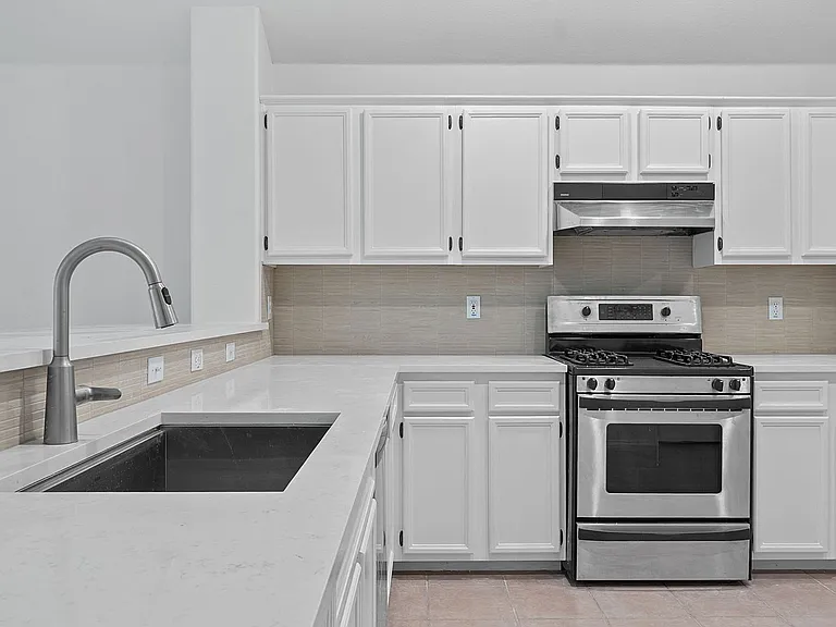 909 Saba Cv — Photo 11