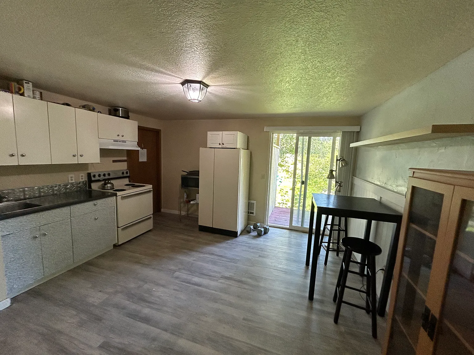 4BD, 4 Bath Apartment, Steps to Western, 'Studio Feel' to Bedrooms — Photo 3