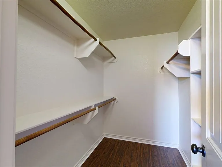 3009 Towers Pkwy — Photo 18