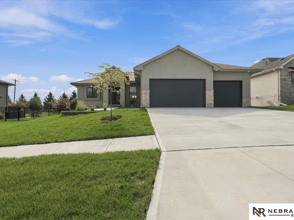 21007 E St, Omaha, NE 68022