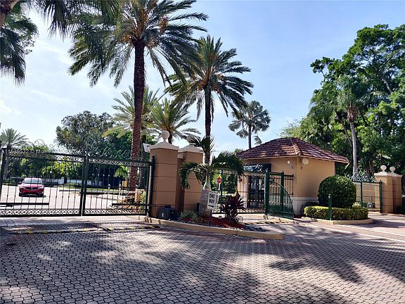 2nd image of 19999 E Country Club Dr #1508