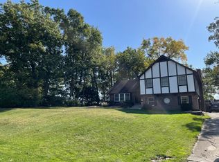 1014 Woodland Ct, Crown Point, IN 46307
