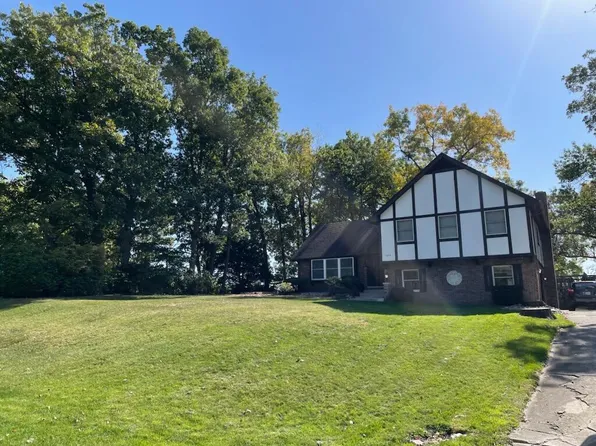 1014 Woodland Ct, Crown Point, IN 46307