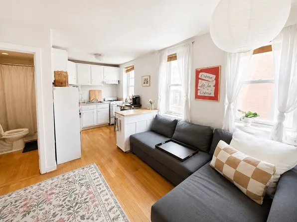 35 Charter St APT 4, Boston, MA 02113
