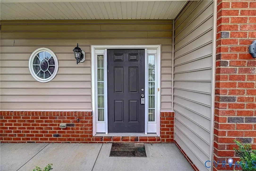 3 bed, 2.5 bath, 2415 sqft, $2,800 — Photo 3