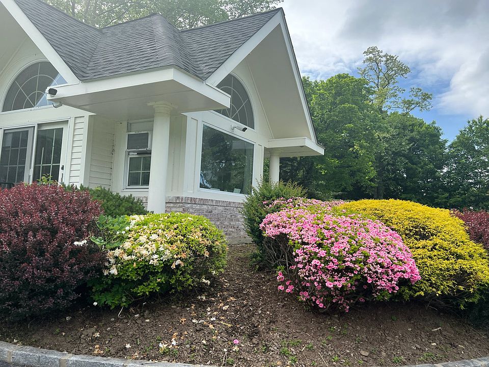 2nd image of 15 Stratton Rd