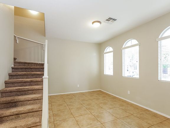 5th image of 3032 S 101st Dr