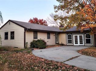 13500 Pioneer Rd, Bonner Springs, KS 66012