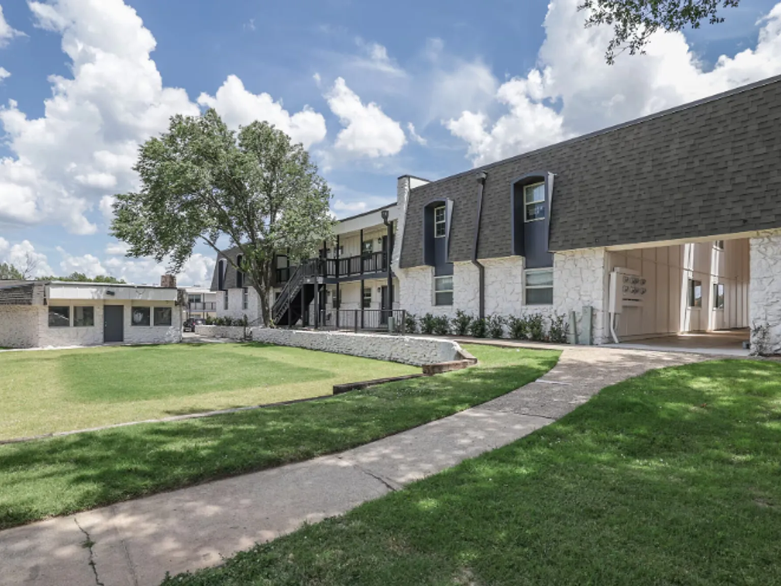 Autumn Ridge Apartments — Photo 2