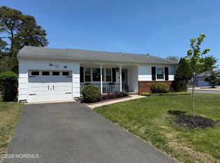 2 Brakenbury Drive, Toms River, NJ 08757