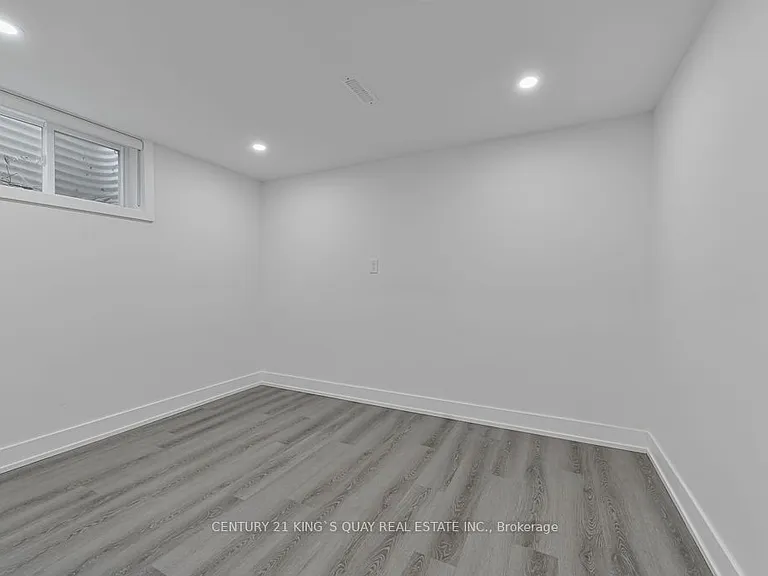 989 Old Cummer Ave #LOWER — Photo 14