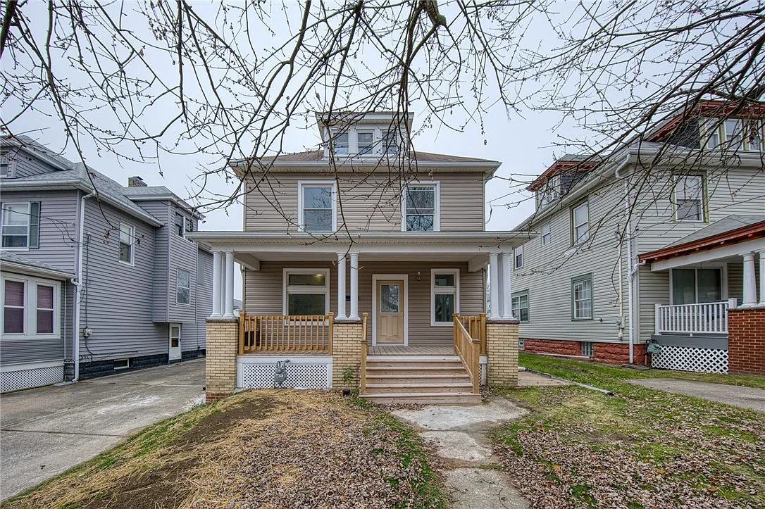 923 Adams St photo 1