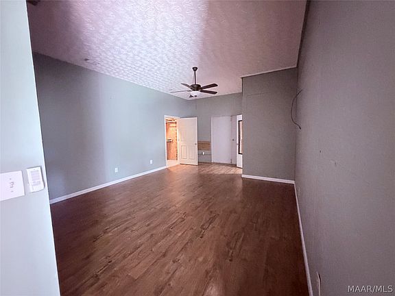 3rd image of 8061 Central Plank Rd