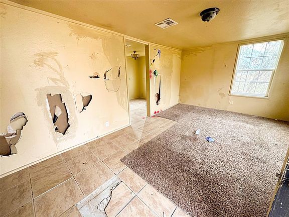4th image of 4240 NE 18th St