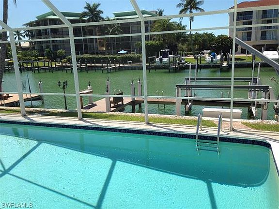 2nd image of 884 Banyan Ct