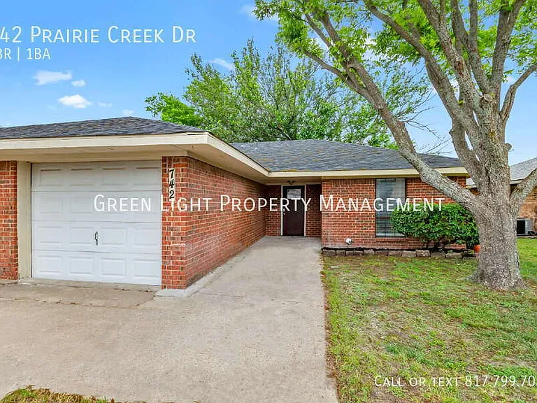 742 Prairie Creek Dr — Photo 1